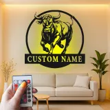 Personalisierte LED-beleuchtete Metall-Wandkunst mit Stier – Geschenk für Ranch-Dekor, Männerraum oder Scheunenwand-Akzent
