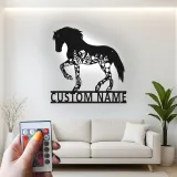 Individuelle Pferde LED Metall-Wandkunst | Personalisierte Reiterschild mit Blumen | Stall- & Ranch-Dekor Geschenk
