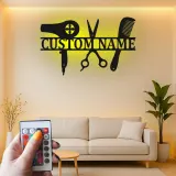Enseigne LED pour coiffeur | Décor de salon en métal personnalisé avec nom | Cadeau personnalisé pour coiffeur et décoration murale pour studio beauté