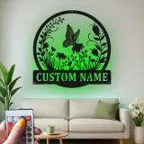 Personalisierte LED-beleuchtete Metall-Wandkunst mit Schmetterlingen und Wildblumen – Geschenk für Gartenliebhaber