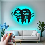 Insegna in metallo personalizzata con bradipo e luce LED - Regalo personalizzato per amanti degli animali, decorazione per nursery o camera dei bambini