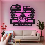 Personalisierte LED-Metall-Wandkunst mit Camping-Szene – Geschenk für Wohnmobilfahrer, Outdoor-Terrassendeko