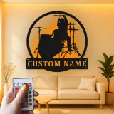 Insegna in metallo LED personalizzata con silhouette di batterista - Regalo per amanti della musica, decorazione per studio musicale o camera da letto