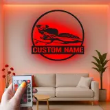 Insegna LED in metallo con lucertola dal collare | Arte murale personalizzata con nome per rettili | Decorazione con sagoma animale esotico per casa e attività