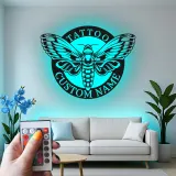 Décoration murale en métal personnalisée avec tatouage de papillon et rétroéclairage LED - Cadeau personnalisé pour les amateurs de tatouages, studio ou décoration de salon