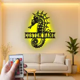 Insegna in metallo personalizzata con cavalluccio marino e LED | Arte murale nautica personalizzata | Decorazione per casa al mare e targhetta per soggiorno costiero