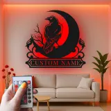 Gothic Raven Metallschild | Personalisierte Krähen LED-Wandkunst | Individuelle Hexen-Dekoration für Ihr Zuhause | Spooky Mond-Schild