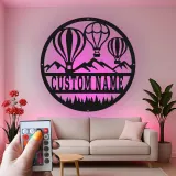 Personalisierte Heißluftballon-Schild | Individuelle Berg-Metall-Wandkunst | Kinderzimmer- und Wohnzimmer-Dekoration mit LED-Lichtern | Geschenk für Abenteuerlustige