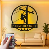 Décoration murale LED en métal Lineman | Cadeau personnalisé pour électricien | Plaque prénom sur mesure pour agent de réseau | Déco de man cave