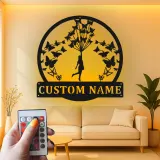 Personalisierte LED-beleuchtete Metall-Wandkunst mit Mädchen und Schmetterlingen – Geschenk für Sie, Schlafzimmer- oder Kinderzimmerdeko