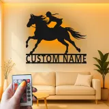 Panneau LED équestre personnalisé | Décoration murale en métal pour cavalière | Déco d’écurie & cadeau pour amoureuse des chevaux