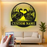 Panneau en métal personnalisé avec cygne | Décoration murale rétroéclairée pour couples | Cadeau de mariage ou d'anniversaire personnalisé | Décor romantique pour la maison