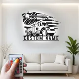 Insegna LED personalizzata per lineman | Arte murale in metallo con camion a cestello | Regalo personalizzato per lavoratori del settore elettrico | Decorazione patriottica con bandiera americana
