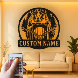 Personalisierte Eule Metall-Wandkunst mit LED | Individuelles Wald-Wildlife-Schild für die Cabin-Dekoration | Geschenk für Naturfreunde