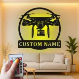 Personalisierte LED-Metall-Wandkunst mit Drohnenmotiv – Geschenk für Drohnenfans, Büro- oder Studio-Deko 1