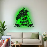 Insegna LED in metallo gotica con corvo e teschio | Arte murale horror personalizzata | Decorazione spettrale su misura per man cave, studio | Targhetta dark art