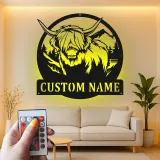 Highland Cow LED Metall-Wandkunst | Individuelles Ranch-Schild für den Eingangsbereich | Personalisierte Bauernhof-Dekoration | Rustikales Geschenk für Landwirte