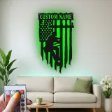 Cartel LED de liniero con bandera americana | Decoración mural de metal con nombre personalizado | Regalo patriótico para electricistas | Decoración para trabajador de servicios públicos