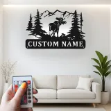 Insegna in metallo personalizzata con alce e LED | Arte faunistica da parete per decorazione di cabin | Targa con nome rustico per lodge