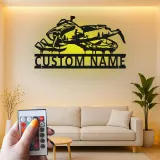 Arte mural de metal LED de moto de nieve | Cartel de nombre personalizado para piloto | Decoración de deportes de invierno personalizada para cabaña y garaje | Regalo para motos de nieve