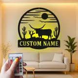 Insegna in metallo Texas Longhorn personalizzata | Insegna LED per ranch | Scena desertica per arredamento rustico