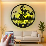 Cartel de metal LED personalizado de piloto de motocross regalo para entusiastas de motos de cross decoración de garaje o cueva de hombre 1