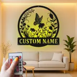 Personalisierte LED-beleuchtete Metall-Wandkunst mit Schmetterlingen und Wildblumen – Geschenk für Gartenliebhaber