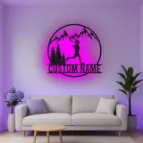 Personalisierte Metall-Wandkunst mit LED-Beleuchtung für Läufer im Berglandschaftsdesign