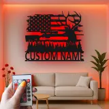 Cartel de metal personalizado de cazador de ciervos | Arte mural LED de bandera americana | Decoración de rifle con nombre personalizado para cueva de hombres | Regalo patriótico para cazadores