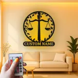 Panneau balance de la justice pour avocat | Décoration murale en métal LED personnalisée | Décor sur mesure pour cabinet d’avocat | Cadeau pour avocat