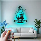 Insegna LED in metallo con pinguino personalizzata | Arte da parete per cameretta | Decorazione luminosa con nome del bambino | Regalo premium pulcino imperatore