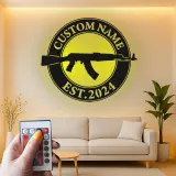 Insegna in metallo personalizzata con pistola e LED | Arte da parete personalizzata per armi da fuoco | Arredo per poligono e man cave | Regalo per appassionati di armi