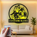 Décoration murale en métal LED personnalisée pour pilote de moto - Cadeau de motard pour lui, décoration de garage pour passionnés de moto