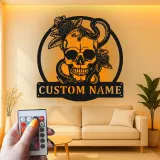 Insegna LED in metallo con teschio gotico | Arte da parete personalizzata con serpente e rose | Arredo su misura per studio tattoo e man cave