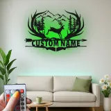 Insegna in metallo personalizzata con cervo e scena montana retroilluminata LED regalo per amanti della natura decorazione per cabin o lodge