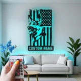 Arte murale LED in metallo con Pastore Tedesco | Insegna personalizzata con nome del cane | Decorazione patriottica con bandiera americana per casa o ufficio