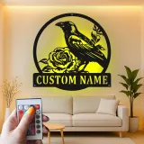 Individuelles Raben-Metallschild | Personalisierte gotische Rosen-Wandkunst | LED-beleuchtete Vintage-Vogel-Dekoration für Zuhause oder Büro