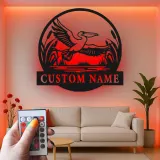 Panneau LED de pélican personnalisé | Art mural en métal pour maison de plage et décoration côtière | Plaque nominative personnalisée