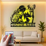 Insegna in metallo personalizzata per caccia e pesca | Decorazione wildlife con luce LED | Arte murale personalizzata con cervo e bass per baita o man cave
