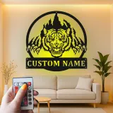Fierces Tiger LED Metallschild | Personalisierte Namensschild für Männerhöhle oder Kinderzimmer | Realistische Tierdekoration | Geschenk für Safari-Liebhaber