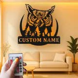 Gufo reale LED in metallo da parete | Insegna personalizzata con nome a tema bosco | Decorazione rustica per baita e lodge per amanti della fauna selvatica