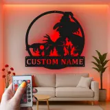 Cartel de metal personalizado con escena de bosque de brujas y luz LED Regalo único de Halloween Decoración espeluznante para el hogar