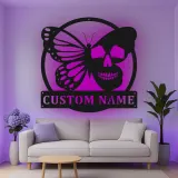 Insegna in metallo personalizzata con farfalla e teschio luce LED regalo unico per amanti del goth decorazione per camera da letto o soggiorno 1