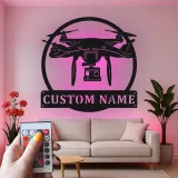 Personalisierte LED-Metall-Wandkunst mit Drohnenmotiv – Geschenk für Drohnenfans, Büro- oder Studio-Deko 1