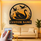 Cartel de Metal LED de Cisne Personalizado | Arte Mural de Escena de Estanque Personalizada | Regalo para Amantes de la Naturaleza y Decoración de Granja Moderna