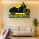 Insegna LED Personalizzata con Moto Cruiser | Decorazione per Garage in Metallo | Regalo per Biker e Decorazione per Caverna degli Uomini
