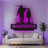 Personalisiertes LED-Metall-Wandbild Vater und Sohn auf der Jagd – Geschenk für Jäger, Deko für die Männerhöhle