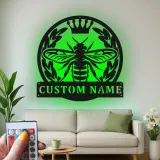 Personalisierte Biene mit Krone LED Licht Metall-Wandkunst Geschenk für Naturliebhaber Garten oder Patio Dekor