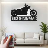 Insegna LED Personalizzata con Moto Cruiser | Arte Murale in Metallo Personalizzata | Decorazione Retro per Garage Biker | Regalo Illuminato per Caverna degli Uomini