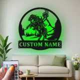 Decorazione murale in metallo LED Cavaliere senza testa | Insegna gotica Halloween personalizzata | Decor folklore spettrale per ingresso | Targa con nome su misura